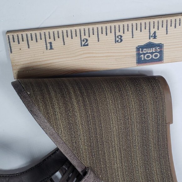 Fergalicious Women's Howdy Strappy Wedge Suede Sandal Doe 10M - Picture 8 of 8